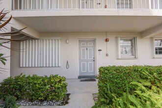 1025 Sugar Sands Blvd in Riviera Beach, FL - Building Photo - Building Photo