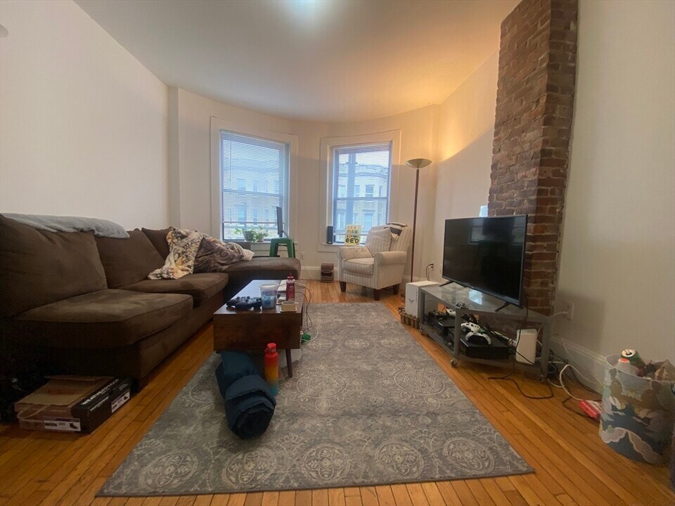 870 Huntington Ave, Unit 2 in Boston, MA - Building Photo