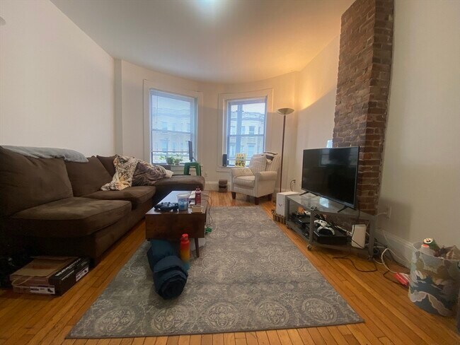 property at 870 Huntington Ave