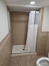 9 Charles St in Centereach, NY - Foto de edificio - Building Photo