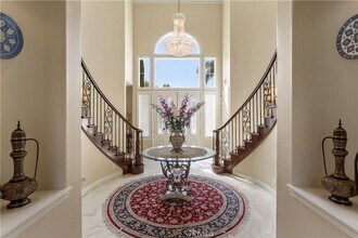 2493 Woodcreek Rd in Camarillo, CA - Foto de edificio - Building Photo