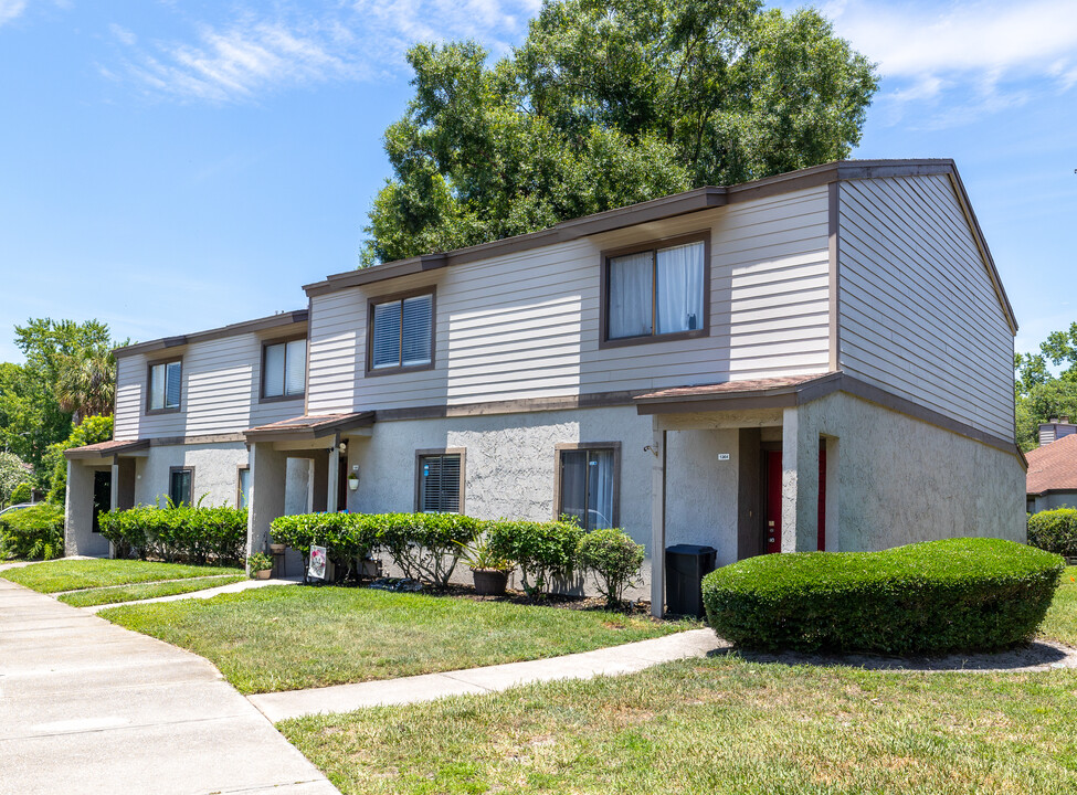 Beauclerc Lakes in Jacksonville, FL - Building Photo