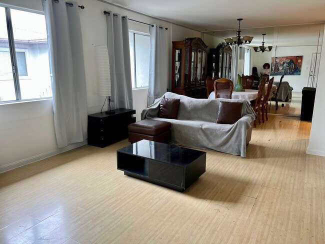 18555 Collins St, Unit Room B