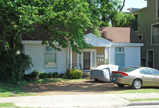 2116 Acklen Ave in Nashville, TN - Foto de edificio - Building Photo