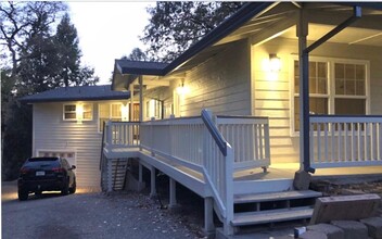 23874 Lakeview Ct in Auburn, CA - Foto de edificio - Building Photo