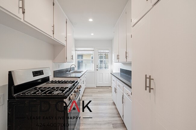 1627 Normandie Ave in Los Angeles, CA - Building Photo - Building Photo