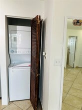 10046 Winding Lake Rd in Sunrise, FL - Building Photo - Building Photo