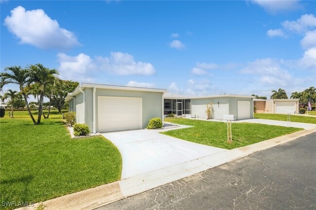 2180 Leisure Ln in Ft. Myers, FL - Building Photo - Building Photo