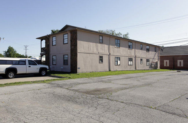 1723 S Main St in Sapulpa, OK - Foto de edificio - Building Photo