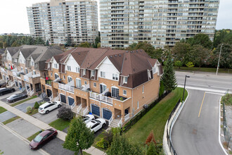 1611 Avonmore Sq in Pickering, ON - Building Photo - Building Photo