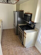 147 W Acacia Ave, Unit #136 in Glendale, CA - Foto de edificio - Building Photo