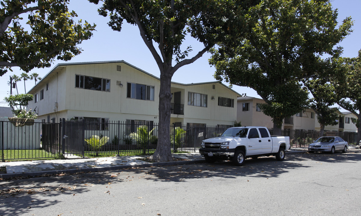 Villa De Rosas Apartments in Anaheim, CA - Building Photo