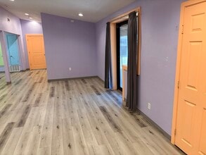 515 W Bridge St in Granbury, TX - Building Photo - Building Photo