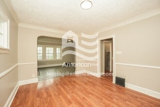 10909 Park Heights Ave in Garfield Heights, OH - Foto de edificio - Building Photo