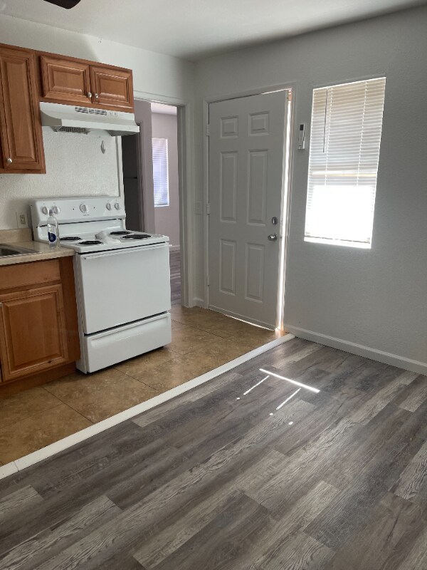 property at 220 W 9th St