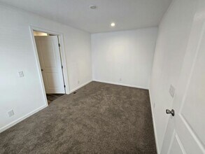 110 Maple Dr in Mankato, MN - Building Photo - Building Photo