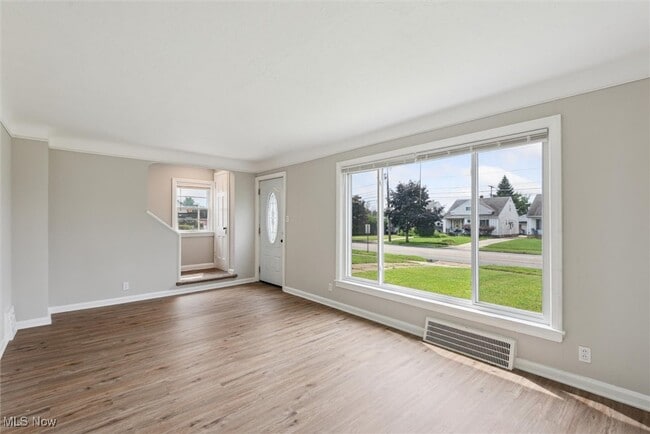 20107 Libby Rd in Maple Heights, OH - Foto de edificio - Building Photo