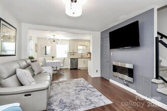 2016 Brewton Dr in Charlotte, NC - Building Photo - Building Photo