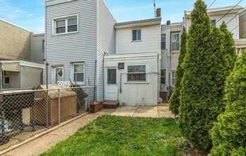 3228 E Thompson St in Philadelphia, PA - Building Photo - Building Photo