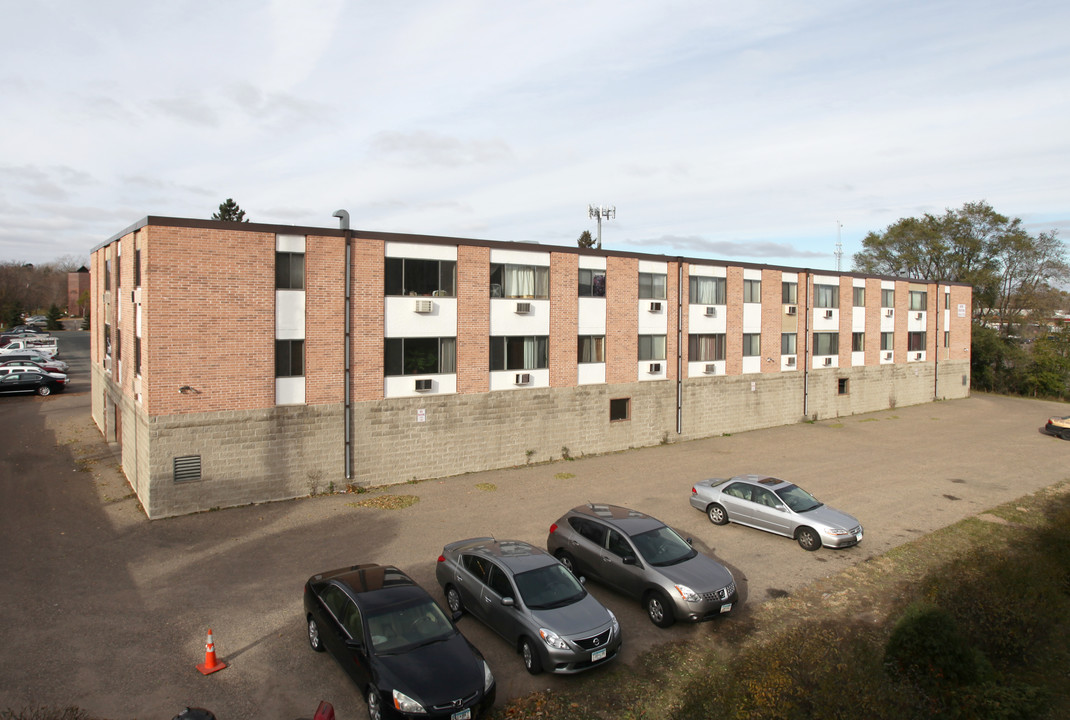 Cabana Apartments in Golden Valley, MN - Building Photo