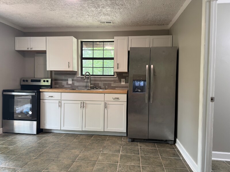 24 Old Newport Hwy in Sevierville, TN - Building Photo