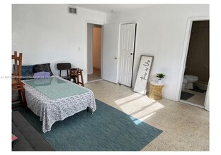 245 NW 55th St-Unit -A in Miami, FL - Building Photo - Building Photo