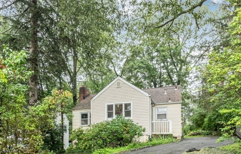 41 Bellot Rd in Ringwood, NJ - Building Photo