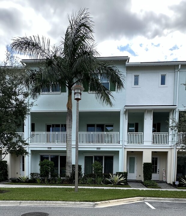 12628 Machiavelli Way in Palm Beach Gardens, FL - Foto de edificio