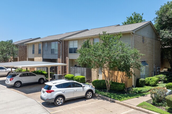 Lynbrook Manor Condominiums in Houston, TX - Foto de edificio - Building Photo