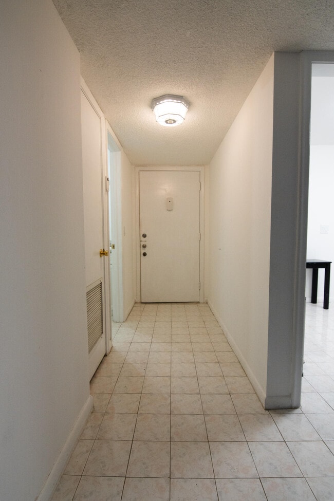22605 SW 66th Ave in Boca Raton, FL - Building Photo - Building Photo