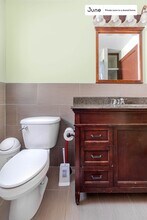 Room in Shared 5 bed/1 bath home, Unit A in Boston, MA - Foto de edificio - Building Photo