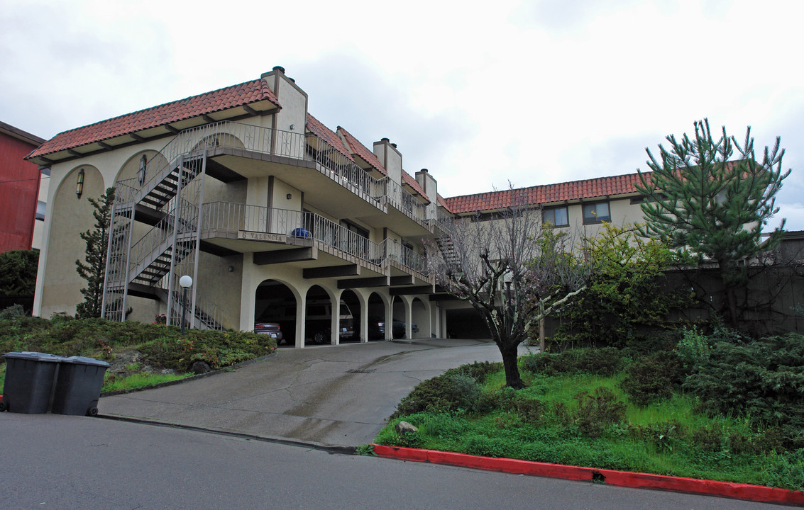 6 Valencia Ave in San Rafael, CA - Building Photo