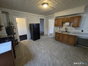 779 E Main St in Waterbury, CT - Building Photo - Building Photo