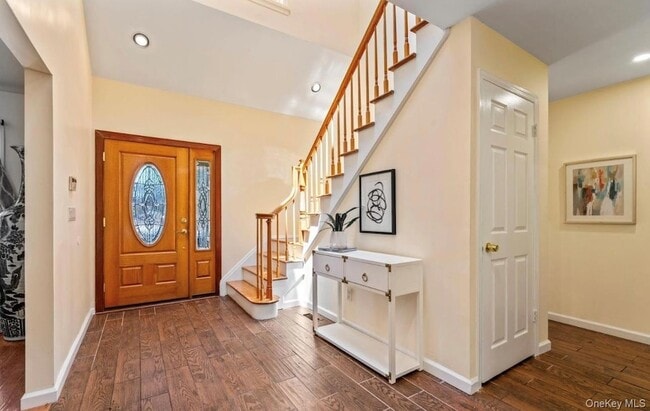 42 Titus Rd in Glen Cove, NY - Building Photo - Building Photo