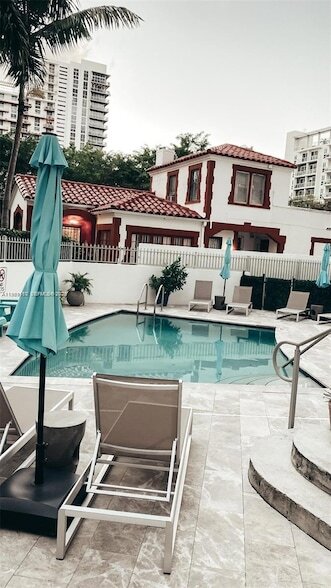 455 NE 25th St, Unit 809 in Miami, FL - Foto de edificio - Building Photo