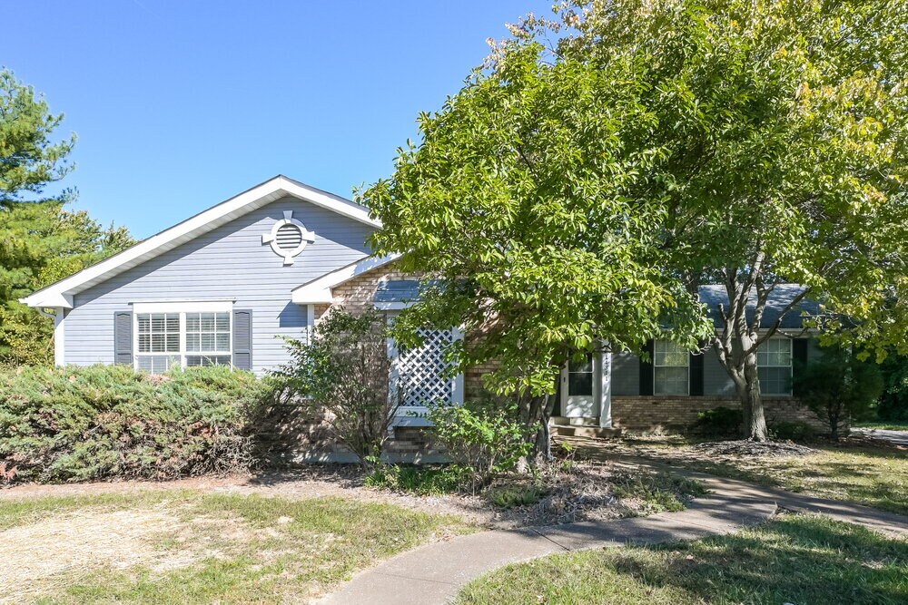 14311 Riverfront Dr in Florissant, MO - Building Photo