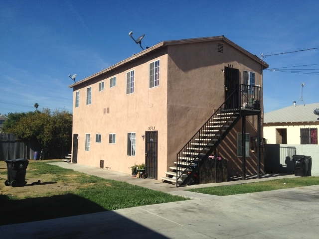 9311 Compton Ave in Los Angeles, CA - Building Photo - Building Photo