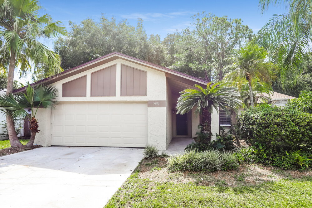 5486 Carrollwood Meadows Dr in Tampa, FL - Building Photo