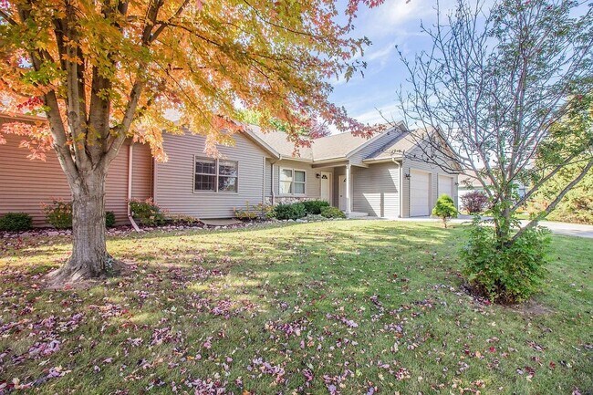 144 N Pleasant View Rd, Unit Condo in Plymouth, WI - Foto de edificio - Building Photo