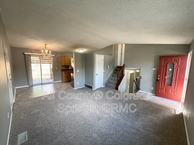 2045 Grosbear Ln in Colorado Springs, CO - Building Photo - Building Photo