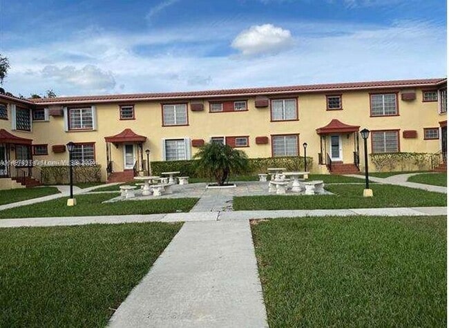 661 SW 11th St in Miami, FL - Building Photo - Building Photo