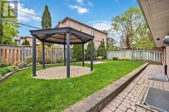 2 Waring Ct in Toronto, ON - Building Photo - Building Photo