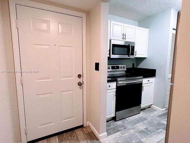 649 E Sheridan St in Dania Beach, FL - Building Photo - Building Photo