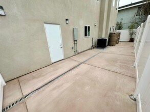 8916 Whitworth Dr in Los Angeles, CA - Foto de edificio - Building Photo