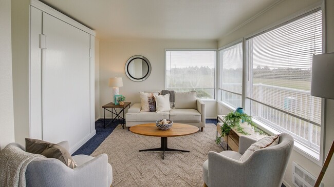 605 Point Brown Ave NW in Ocean Shores, WA - Foto de edificio - Building Photo