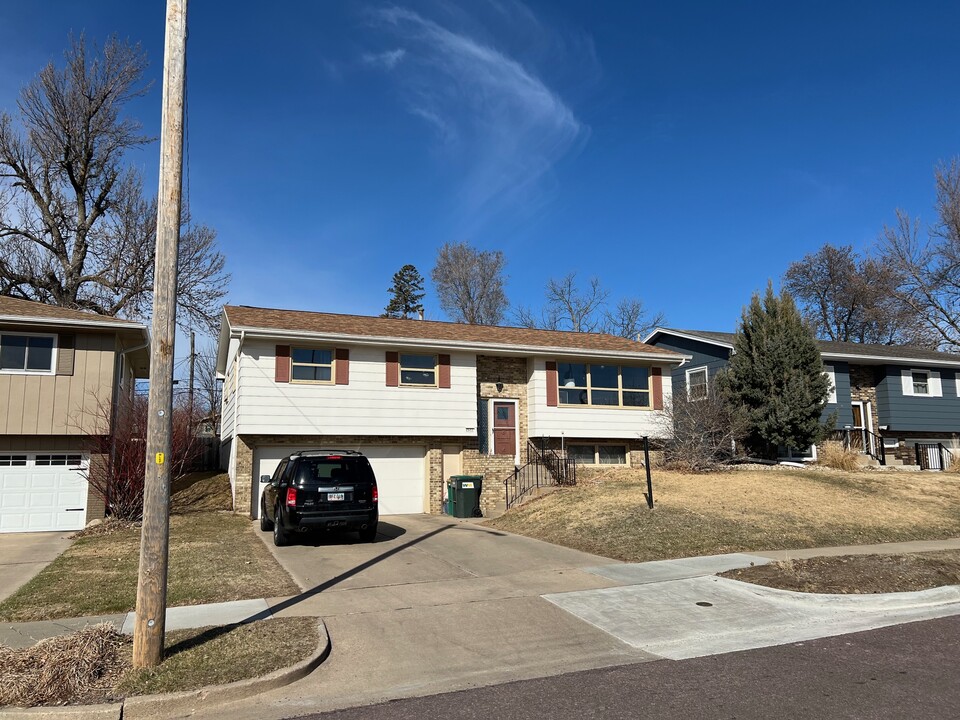 2517 S Lake Ave in Sioux Falls, SD - Building Photo