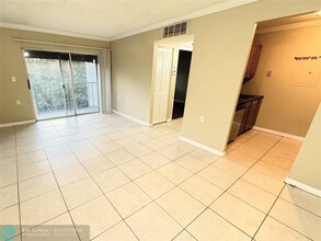 1141 Lake Victoria Dr in Royal Palm Beach, FL - Building Photo - Building Photo