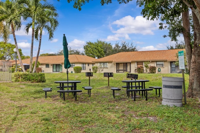 9905 Pineapple Tree Dr in Boynton Beach, FL - Foto de edificio - Building Photo