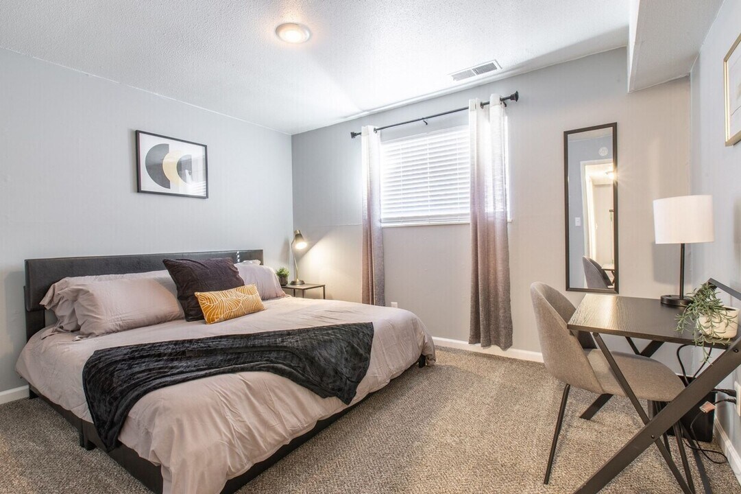 Gateway at Skyline Apartments in Riverside, MO - Building Photo