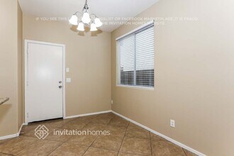 6615 W Hayes St in Phoenix, AZ - Foto de edificio - Building Photo